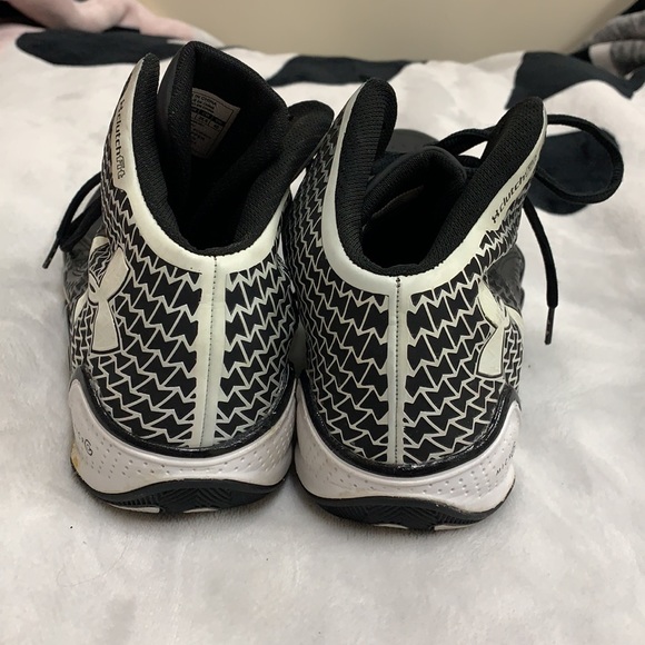 Under Armour Clutch Fit Micro G Basketball Shoes - Picture 3 of 4